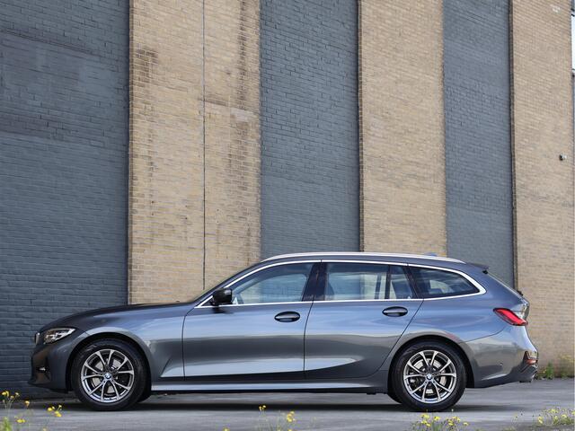 BMW 3-SERIE Touring 320i Sportline Keyless | Camera | Carplay | M Sport stuurwiel | Sfeerverlichting
