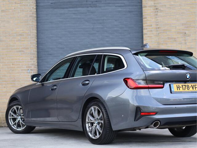 BMW 3-SERIE Touring 320i Sportline Keyless | Camera | Carplay | M Sport stuurwiel | Sfeerverlichting