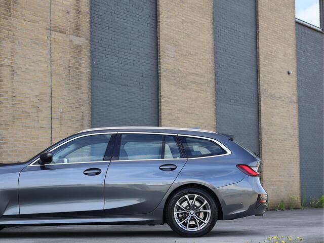 BMW 3-SERIE Touring 320i Sportline Keyless | Camera | Carplay | M Sport stuurwiel | Sfeerverlichting