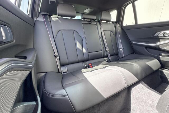 BMW 3-SERIE Touring 330e | Comfort Pack | Harman Kardon | M Sport