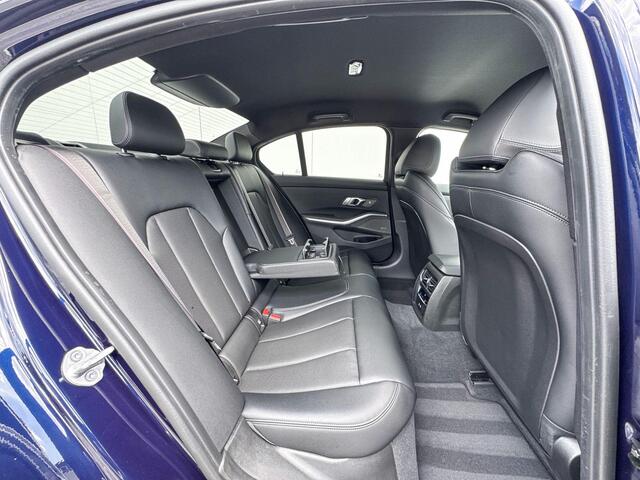 BMW 3-SERIE Sedan 318i | Comfort Pack | M Sport | Trekhaak | Harman Kardon |