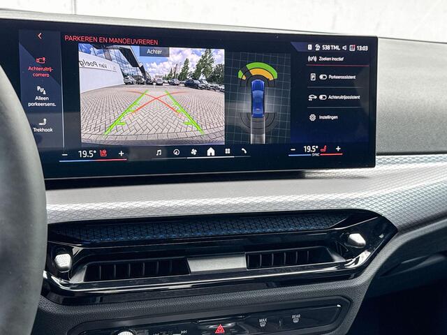 BMW 3-SERIE Sedan 318i | Comfort Pack | M Sport | Trekhaak | Harman Kardon |