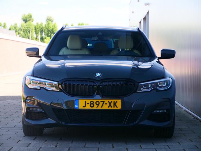 BMW 3-SERIE Touring 318i High Executive Edition 157 Pk Automaat Navi / DAB / Apple Carplay / Leer / M-pakket