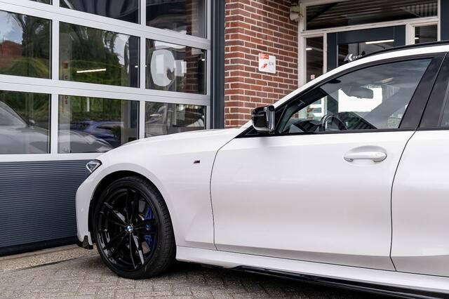 BMW 3-SERIE 330 330i Touring M Sport | ACC | Maxton | 19' Inch | Stoelverwarming | M Sportremmen |