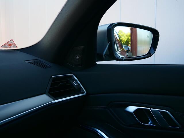 BMW 3-SERIE Touring 330e xDrive High Executive 292 Pk Automaat Navi / DAB / Apple Carplay / Leer / M-pakket / Pano-dak