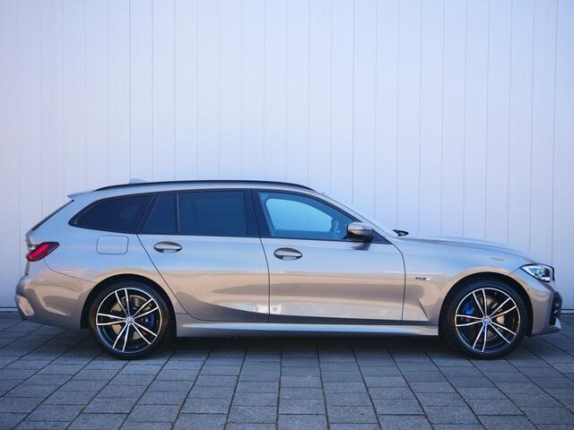 BMW 3-SERIE Touring 330e xDrive High Executive 292 Pk Automaat Navi / DAB / Apple Carplay / Leer / M-pakket / Pano-dak