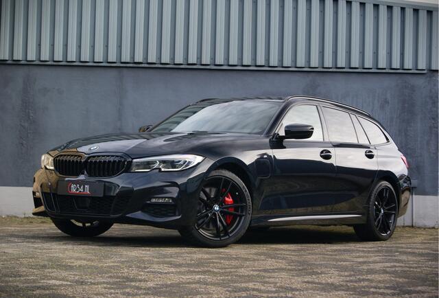 BMW 3-SERIE Touring 330e xDrive 292PK High Ex. M-Sport Schaalstoelen/Laser-led/Harman-Kardon/Memory/Soh97% Aut8