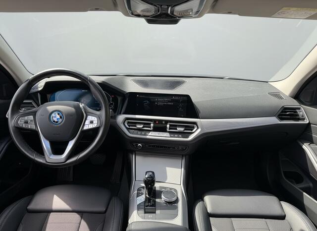 BMW 3-SERIE 330e 290PK HIGH EXECUTIVE HALF-LEDER/CAMERA/NAVI/PANORAMADAK