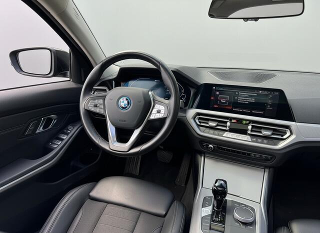 BMW 3-SERIE 330e 290PK HIGH EXECUTIVE HALF-LEDER/CAMERA/NAVI/PANORAMADAK