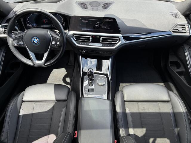 BMW 3-SERIE Touring 330e High Executive / Sport Line / Safety-Pack / Comfort Access pakket / Stoelverwarming / Elektrische achterklep / Elektrisch schuif-/kanteldak /