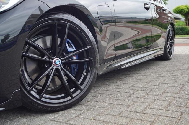 BMW 3-SERIE 330e (292pk) M340I Look Laser/HUD/Keyless/Carbon/19inch/Sfeerverlichting