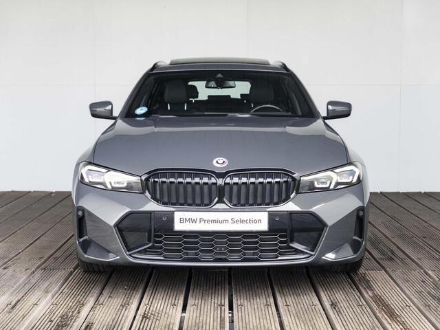 BMW 3-SERIE Touring 320e | M Sportpakket | Entertainment Pack |Glazen panoramadak | 19 inch | Harman Kardon | Trekhaak