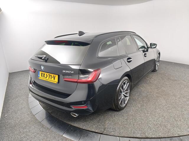 BMW 3-SERIE Touring 330e High Executive | Trekhaak | Stoelverwarming | Adaptive Cruise Control | Elektrische Achterklep |