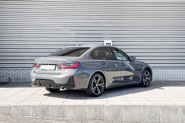 BMW 3-SERIE Sedan 318i