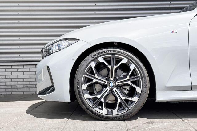 BMW 3-SERIE Sedan 320i