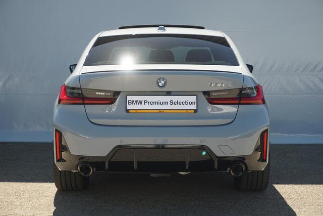 BMW 3-SERIE Sedan 330e | M Sportpakket Pro | Schuif-/kanteldak | Harman Kardon | Driving Assistant Professional