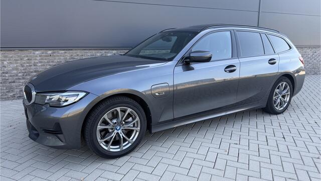 BMW 3-SERIE Touring 320e High Executive PHEV Panoramadak / Sportline pakket / Trekhaak