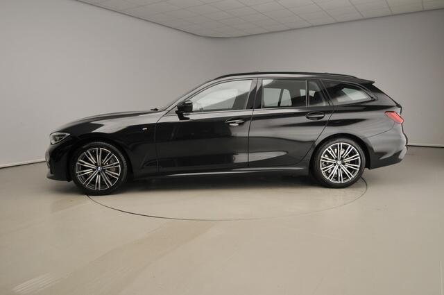 BMW 3-SERIE Touring 330i xDrive | M-Sportpakket | LED | Leder | Navigatie | Active cruise | Panoramadak | Trekhaak | DAB | Hifi speakers | Alu 18 inch