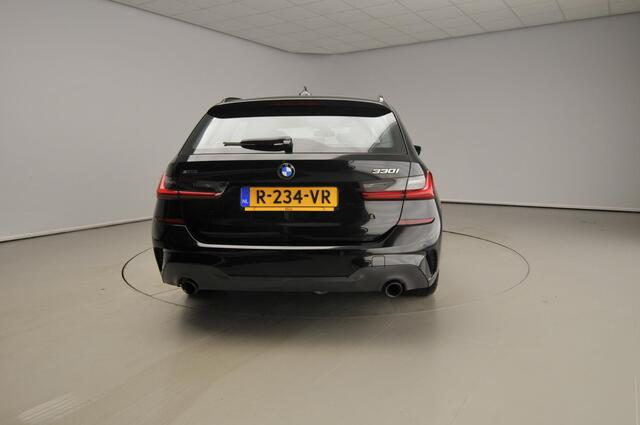 BMW 3-SERIE Touring 330i xDrive | M-Sportpakket | LED | Leder | Navigatie | Active cruise | Panoramadak | Trekhaak | DAB | Hifi speakers | Alu 18 inch