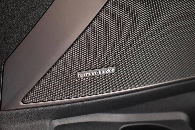 BMW 3-SERIE Touring 330e 292pk M-Sport Leder Panoramadak Camera Stoelverwarming harman/kardon Navigatie