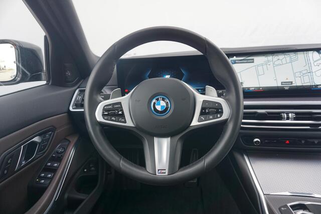 BMW 3-SERIE Touring 320e | M Sportpakket Pro | Panoramadak | Harman Kardon | Elektrisch verstelbare stoelen | Comfort Access