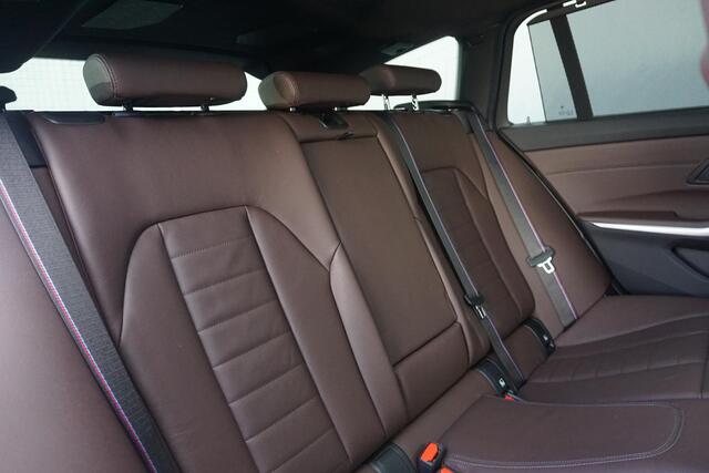 BMW 3-SERIE Touring 320e | M Sportpakket Pro | Panoramadak | Harman Kardon | Elektrisch verstelbare stoelen | Comfort Access