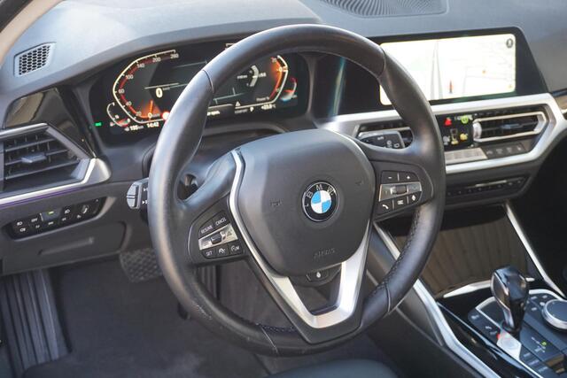 BMW 3-SERIE Touring 320i Executive | ACC | trekhaak
