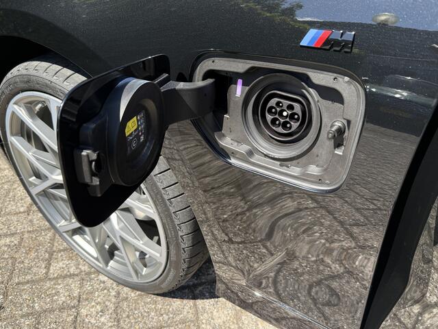 BMW 3-SERIE Touring 330e | M-Sport | M-Perf. 20" | Panorama | Camera | M Adapt. Onderst. | HiFi