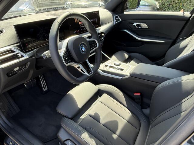 BMW 3-SERIE Touring 330e | M-Sport | M-Perf. 20" | Panorama | Camera | M Adapt. Onderst. | HiFi