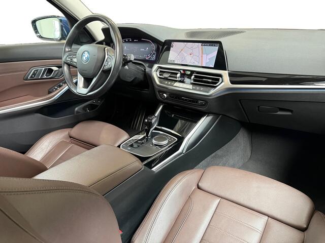 BMW 3-SERIE Touring 330e I Sport Line I Panoramadak I Leder I Cruise I CarPlay I Camera I Elek. achterklep I
