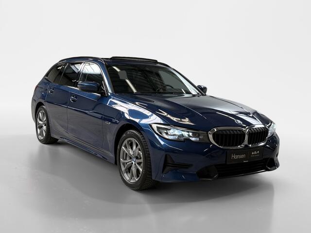 BMW 3-SERIE Touring 330e I Sport Line I Panoramadak I Leder I Cruise I CarPlay I Camera I Elek. achterklep I