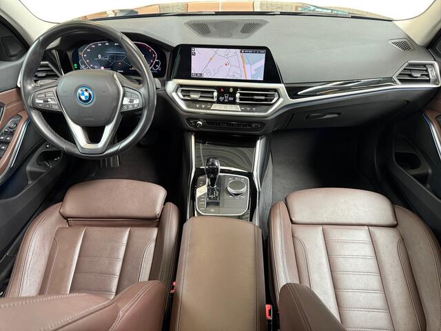 BMW 3-SERIE Touring 330e I Sport Line I Panoramadak I Leder I Cruise I CarPlay I Camera I Elek. achterklep I