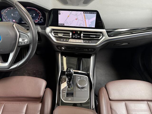 BMW 3-SERIE Touring 330e I Sport Line I Panoramadak I Leder I Cruise I CarPlay I Camera I Elek. achterklep I