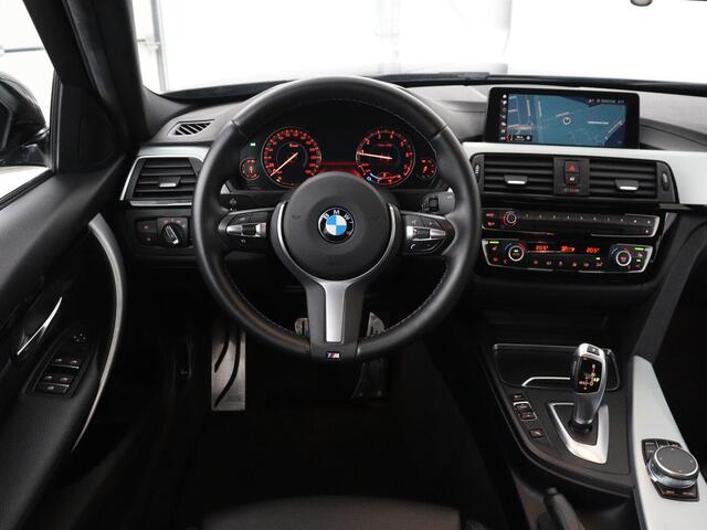 BMW 3-SERIE 318i Edition M Sport Shadow Executive | Leder | Stoelverwarming | Cruise control | Navigatie | Park assist | Climate control