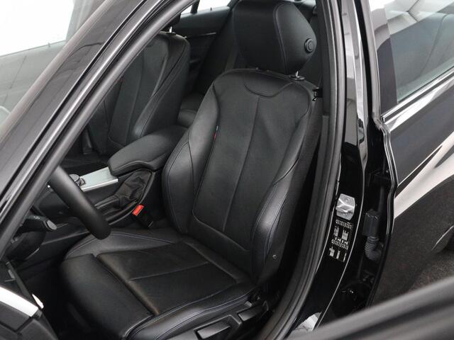 BMW 3-SERIE 318i Edition M Sport Shadow Executive | Leder | Stoelverwarming | Cruise control | Navigatie | Park assist | Climate control