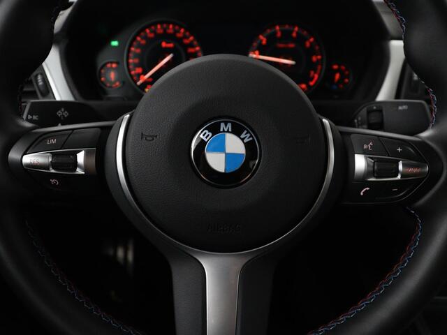 BMW 3-SERIE 318i Edition M Sport Shadow Executive | Leder | Stoelverwarming | Cruise control | Navigatie | Park assist | Climate control