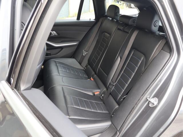 BMW 3-SERIE Touring 330i M Sport Pano | HUD | Leder | ACC | Trekhaak | Memory