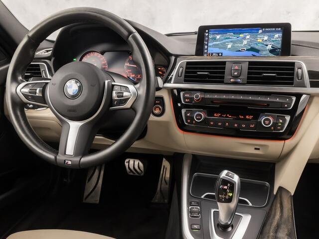 BMW 3-SERIE 318i M Sport Automaat (GROOT NAVI, DEALER ONDERHOUDEN, M PAKKET, VIRTUAL COCKPIT, SPORTSTOELEN, STOELVERWARMING, CAMERA, LEDER, GETINT GLAS, NIEUWSTAAT)
