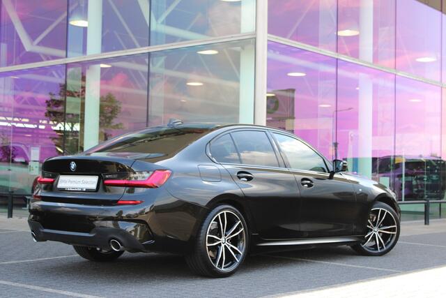 BMW 3-SERIE 318i High Executive M Sport Automaat / Sportstoelen / LED / Stoelverwarming / Getint glas