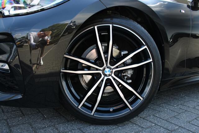 BMW 3-SERIE 318i High Executive M Sport Automaat / Sportstoelen / LED / Stoelverwarming / Getint glas