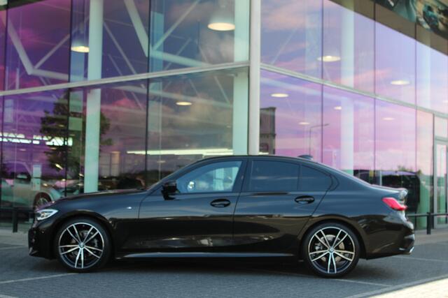 BMW 3-SERIE 318i High Executive M Sport Automaat / Sportstoelen / LED / Stoelverwarming / Getint glas