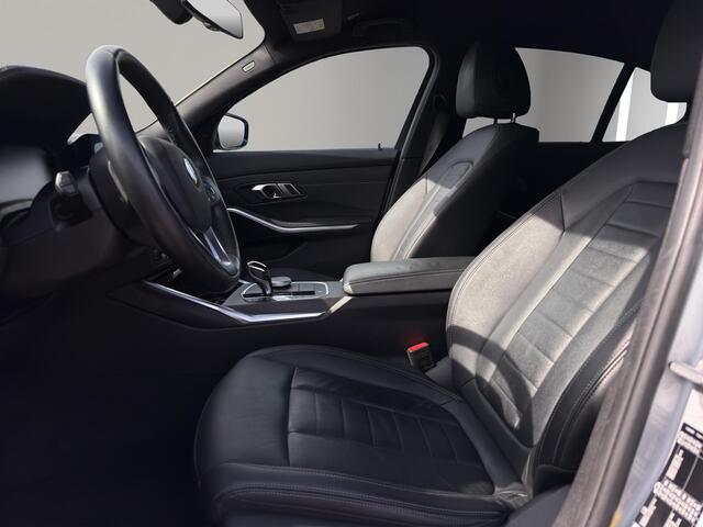 BMW 3-SERIE 330e M-Sport | Leer | Camera | Led | 19"|
