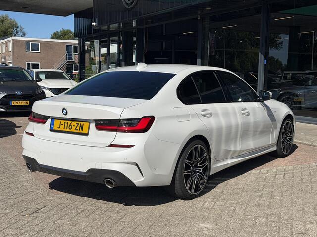 BMW 3-SERIE 318i Executive Edition M-SPORT |LEDER SPORT INTERIEUR| BORDENHERKENNING| DODE HOEK DETECTIE | AIROC/ECC | CRUISECONTROLL | CAMERA | PARKEERSENSOREN |