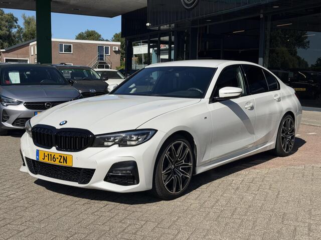 BMW 3-SERIE 318i Executive Edition M-SPORT |LEDER SPORT INTERIEUR| BORDENHERKENNING| DODE HOEK DETECTIE | AIROC/ECC | CRUISECONTROLL | CAMERA | PARKEERSENSOREN |