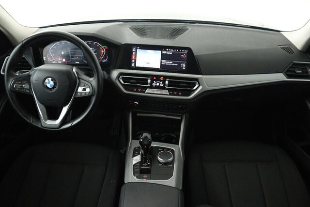 BMW 3-SERIE 318i Executive Edition (NAVIGATIE, CARPLAY, LED, DEALER ONDERHOUDEN)