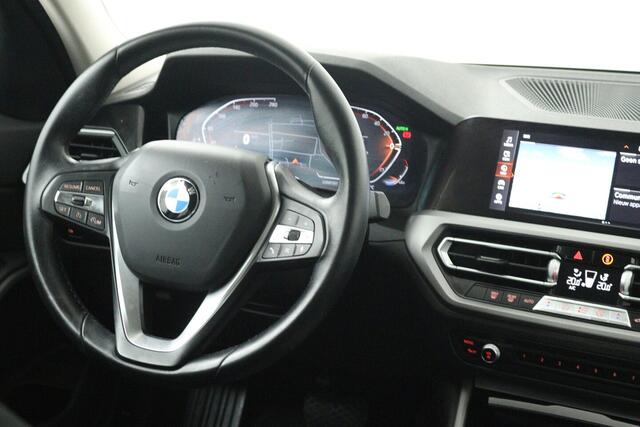 BMW 3-SERIE 318i Executive Edition (NAVIGATIE, CARPLAY, LED, DEALER ONDERHOUDEN)