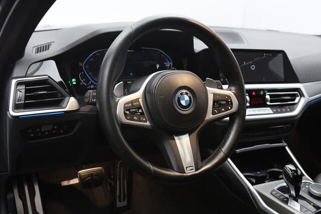 BMW 3-SERIE Touring 330e 293 PK High Executive M-Sport PHEV, Panoramadak, Adap. Cruise Control, Carplay, 360 Camera