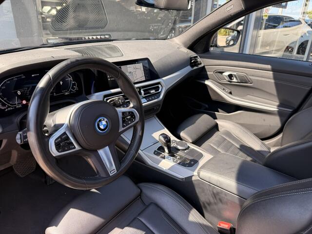 BMW 3-SERIE Touring 320e xDrive Business EditionPlus | Pano | Camera | Leer