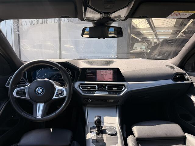 BMW 3-SERIE Touring 320e xDrive Business EditionPlus | Pano | Camera | Leer