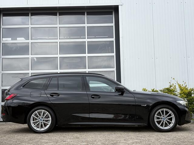 BMW 3-SERIE Touring 330e Executive 293pk | Nieuw Model | Virtual Cockpit | Apple Carplay/Android Auto | Dab | Elektrisch bedienbare achterklep | LED koplampen | Sportstoelen | Trekhaak elektrisch bedienbaar | Zeer compleet!